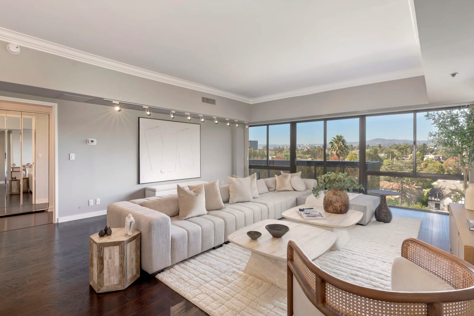 10445 Wilshire Blvd #703
