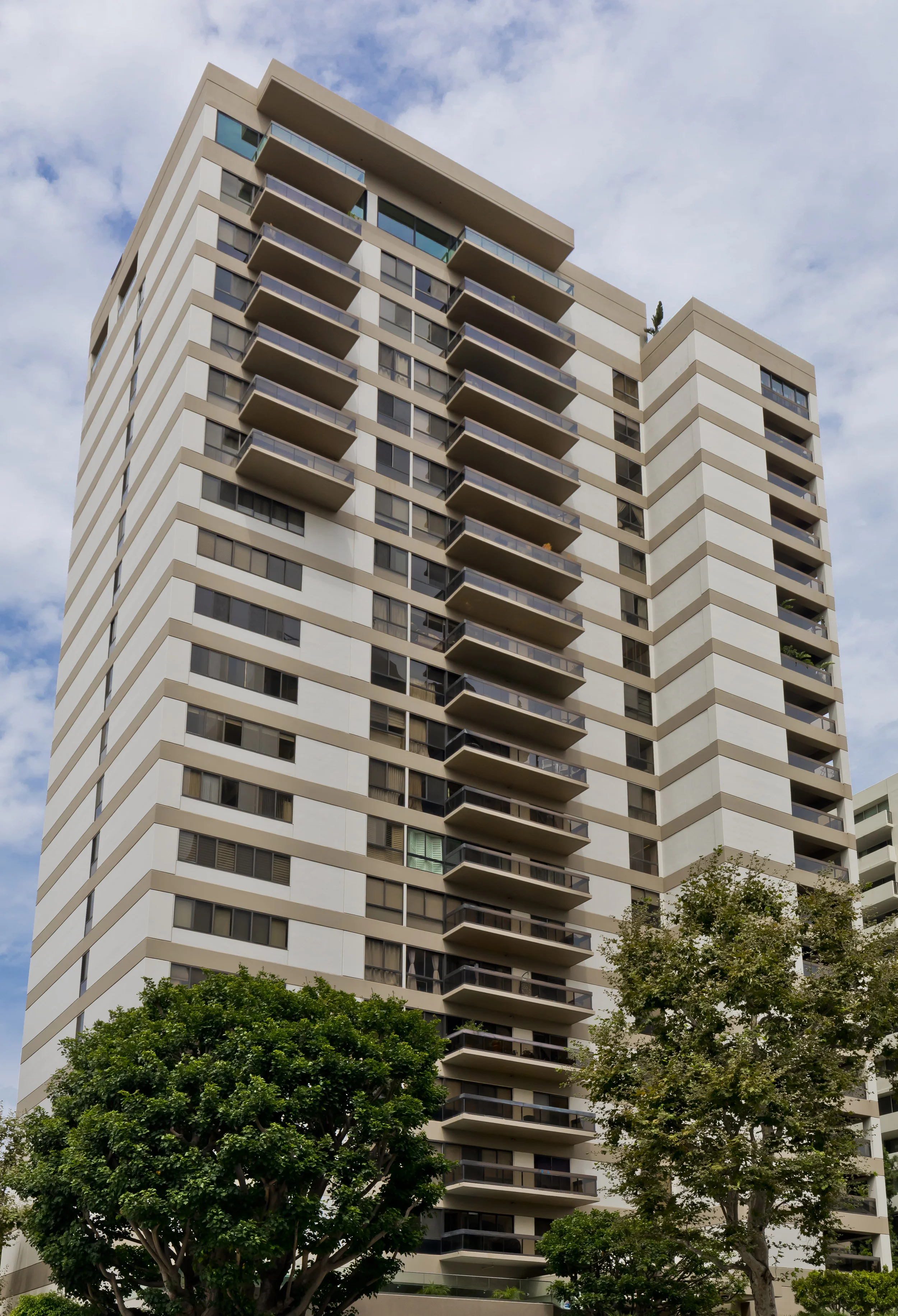 10445 Wilshire Blvd #703