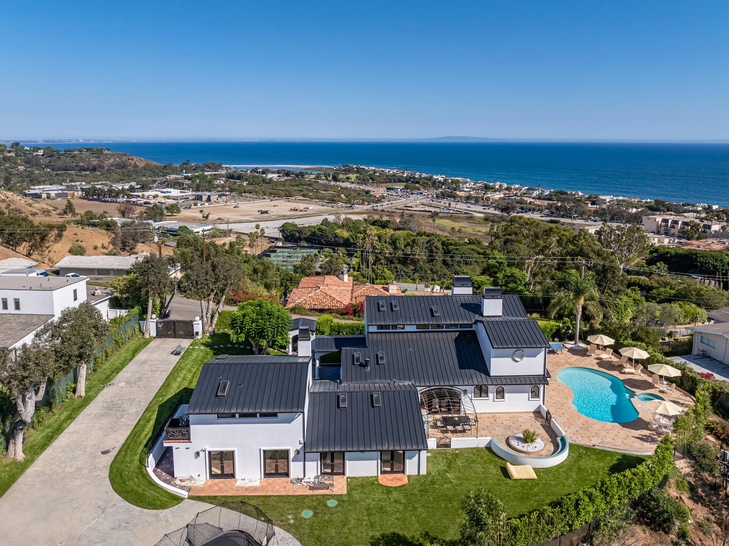 3453 Coast View Dr