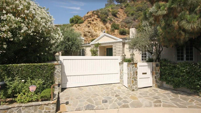 9284 Swallow Drive